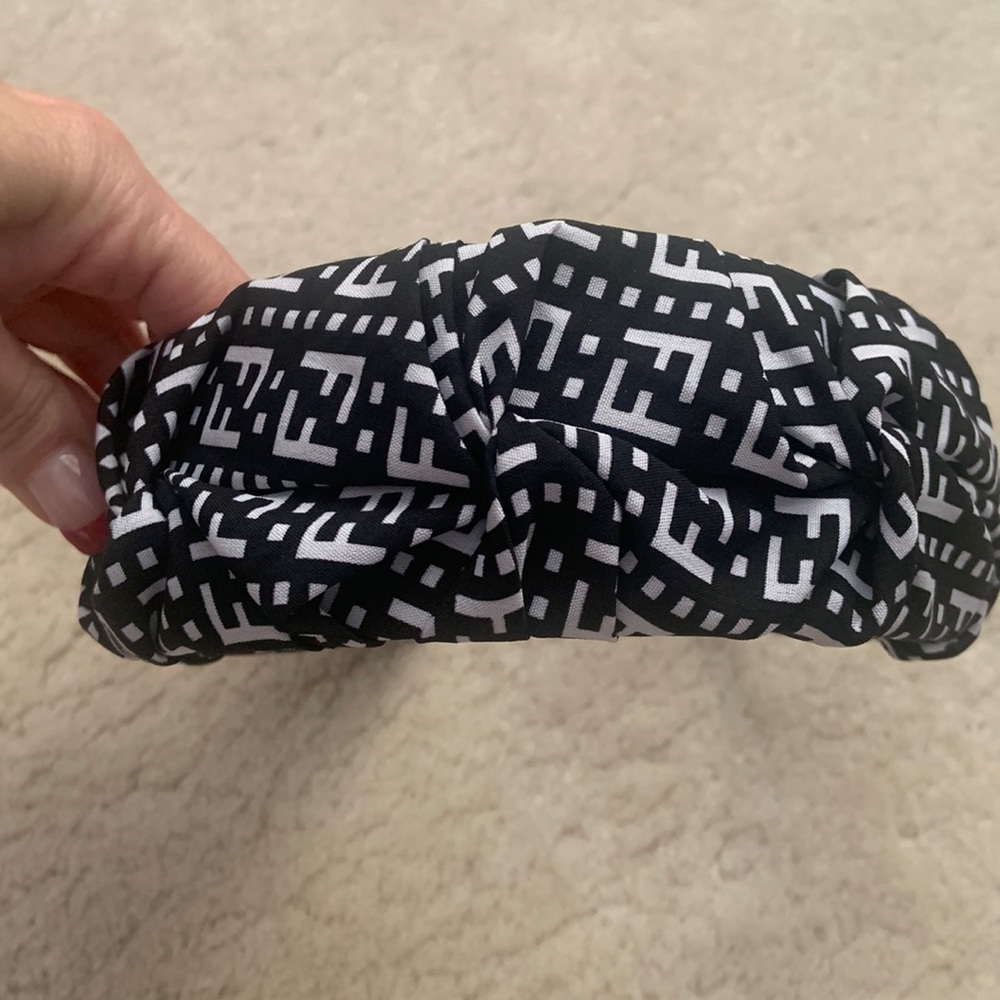 Fashionable FF Hair Band